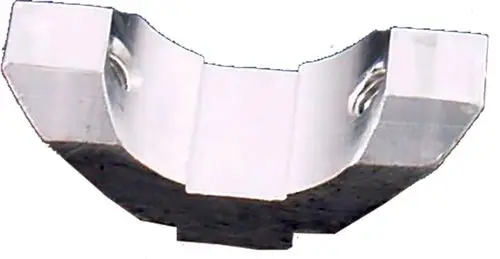 Fühlerhalter aus Metall mit charakteristischer gebogener Form und Ösenelementen, verwendet in Wolf-Produkten für die präzise Montage und Befestigung.